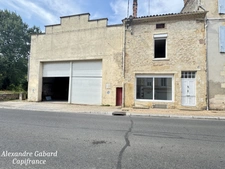 Maison en pierres - 3 chambres -  vaste jardin et grand garage