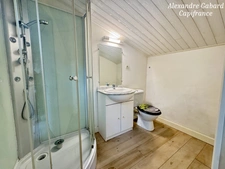 Maison en pierres - 3 chambres -  vaste jardin et grand garage