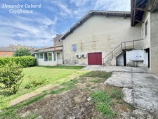 Maison en pierres - 3 chambres -  vaste jardin et grand garage