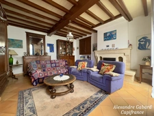 Maison en pierres 230 m² - 4 chambres - Terrain 7 370 m² - Piscine - Dépendances
