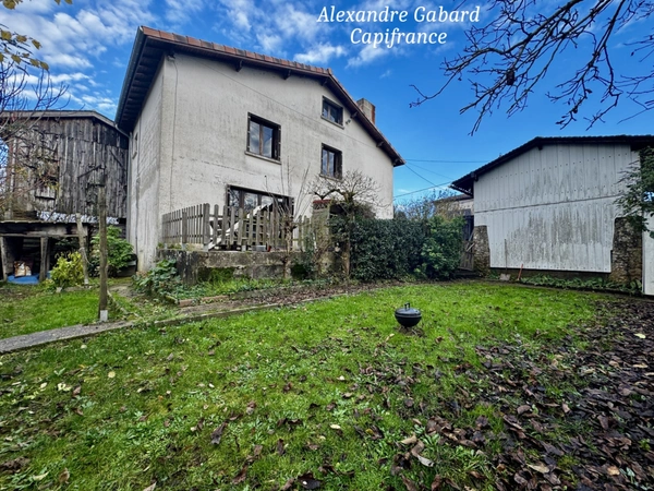 Maison en pierres - 3 chambres - Jardin 2 471 m² - Dépendance