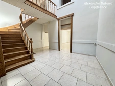Maison en pierres - 3 chambres -  vaste jardin et grand garage