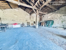 Maison en pierres - 3 chambres - Jardin - Dépendances et fort potentiel
