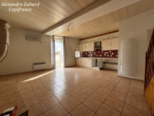 LA REOLE CENTRE VILLE - Maison en pierres avec balcon
