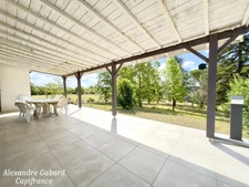Axe La Réole / Sauveterre de Guyenne - Maison traditionnelle avec sous-sol complet - Agréable jardin et piscine