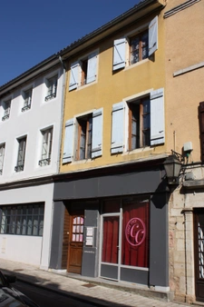 Immeuble à vendre TOURNUS (71) Appt T4-83m2 (loué) + (Local commercial) à 119 000 €