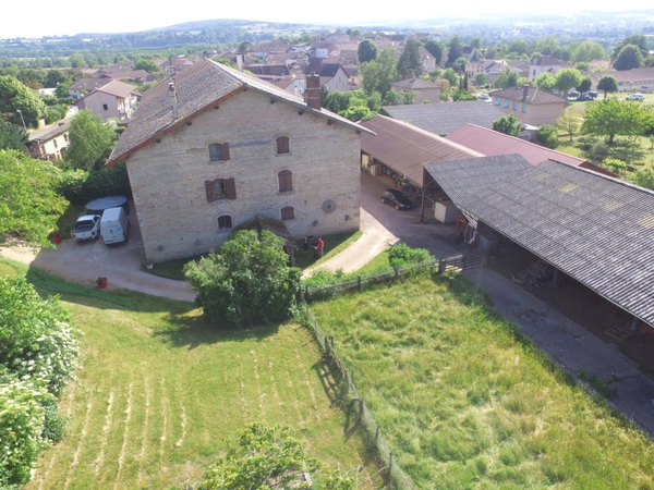 Dpt Saône et Loire (71), à vendre secteur Tournus Maison en pierre - ferme de maître sur environ 7 300 m2 de terrain à 490 000 €    