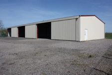 Bâtiment Industriel à vendre proche de TOURNUS (71) surface 447m2 (libre) eau et EDF sur place-1508m2 de terrain clos à 200 000 €