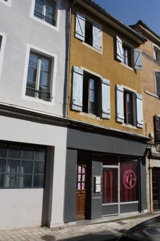 Immeuble à vendre TOURNUS (71) Appt T4-83m2 (loué) + (Local commercial) à 119 000 €