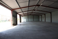 Bâtiment Industriel à vendre proche de TOURNUS (71) surface 447m2 (libre) eau et EDF sur place-1508m2 de terrain clos à 200 000 €