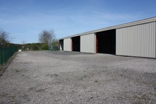 Bâtiment Industriel à vendre proche de TOURNUS (71) surface 447m2 (libre) eau et EDF sur place-1508m2 de terrain clos à 200 000 €