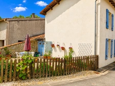 Maison à vendre 5 pièces MOSNAC (17)maison avec petit jardin de vente à terme libre