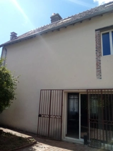 Dpt Yonne (89), à vendre BLENEAU maison de bourg de caractère 5 pièces de 120m2 avec cour de 80m2