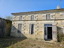 Maison à vendre SAINT DIZANT DU GUA (17) 2 pièces à rénover entièrement sur parcelle de 450m2