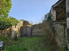Maison à vendre SAINT DIZANT DU GUA (17) 2 pièces à rénover sur 1340m2