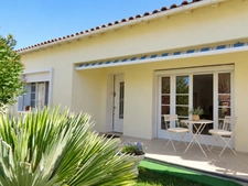 Maison à vendre 4 pièces COLOMBIERS (17 )Maison de plain-pied 102m2 avec garage et dépendances