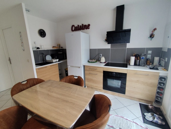 Maison à vendre OZILLAC (17) 2 pièces avec garage, parking privatif et jardin – Proche thermes de Jonzac