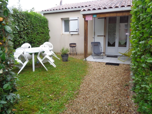 Maison à vendre 2 pièces OZILLAC (17) 2 pièces avec jardin privatif – Proche thermes de Jonzac