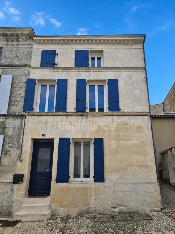 VENTE A TERME LIBRE - Maison 6 pièces PONS (17) - Centre ville - Piscine - Terrain de 167m²