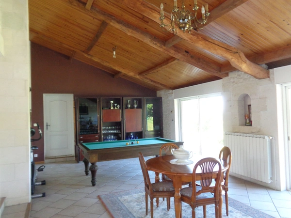 Maison charentaise en pierre rénovée – 163 m² habitables – Saint-Ciers-du-Taillon (17240)