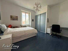 MAISON FAMILIALE T7 – 5 CHAMBRES, PISCINE ET GRANDS GARAGES – AU CALME, PROCHE A36