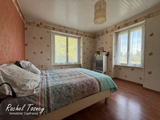 MAISON FAMILIALE T7 – 5 CHAMBRES, PISCINE ET GRANDS GARAGES – AU CALME, PROCHE A36