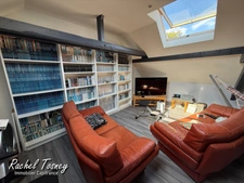 MAISON FAMILIALE T7 – 5 CHAMBRES, PISCINE ET GRANDS GARAGES – AU CALME, PROCHE A36