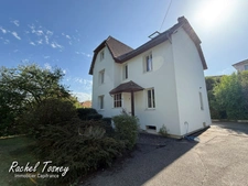 MAISON FAMILIALE T7 – 5 CHAMBRES, PISCINE ET GRANDS GARAGES – AU CALME, PROCHE A36