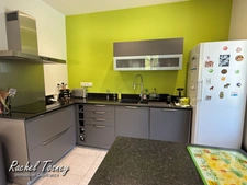 MAISON FAMILIALE T7 – 5 CHAMBRES, PISCINE ET GRANDS GARAGES – AU CALME, PROCHE A36