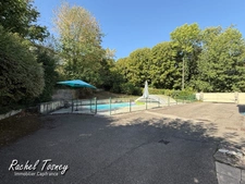 MAISON FAMILIALE T7 – 5 CHAMBRES, PISCINE ET GRANDS GARAGES – AU CALME, PROCHE A36