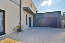 Contemporary villa of 147 m² with large garage
