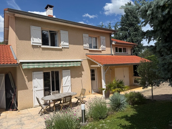Chasselay village prisé - Maison de 155 m² - Piscine chauffée 