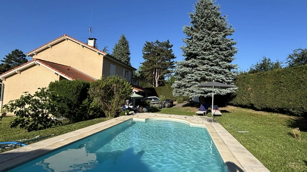 Chasselay village prisé - Maison de 155 m² - Piscine chauffée 