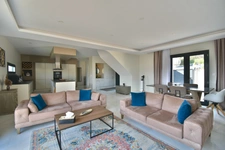 Contemporary villa of 147 m² with large garage