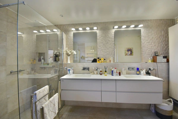 CHASSELAY (69380) - Villa de 191 m² avec garage double - Terrain de 1155 m²