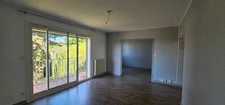 🏡 À découvrir sans tarder : spacieux appartement avec garage, proche de toutes commodités !