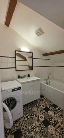Appartement meublé T2 avec bureau – Parking privatif et cave**