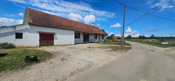 Maison au calme, en pleine campagne – 2 logements + dépendances – 5600 m² de terrain