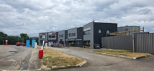 LOCAL PROFESSIONNEL À TAVAUX – IMPLANTEZ VOTRE ACTIVITÉ DANS UN PÔLE COMMERCIAL DYNAMIQUE ACCROCHE