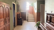 MAISON FAMILIALE AVEC JARDIN ET PISCINE