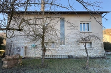 MAISON FAMILIALE AVEC JARDIN ET PISCINE
