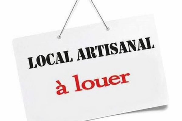 SAINT GILLES CROIX DE VIE (85), LOCAL D'ACTIVITE récent de 137 m² avec bureaux, idéal artisan ou PME – emplacement stratégique zone de la Bégaudière.