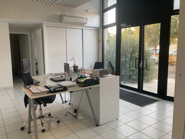CHALLANS(85) Bureaux professionnels à vendre de 145m2, emplacement stratégique