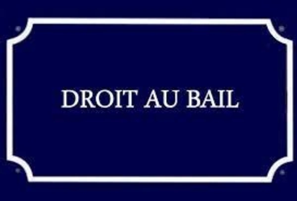 LES SABLES D'OLONNE (85), à vendre DROIT AU BAIL de 270m2, emplacement premium 