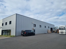 A VENDRE, Bâtiment artisanal double peau, de 714m2, emplacement de choix, visibilité, zone d'activités dynamique 