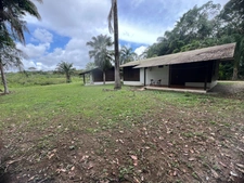 Gite de 12 bungallows plus foncier d'environ 2 ha à vendre