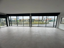 Magnifique surface commerciale de 340 m2 à louer Sortie de Cayenne