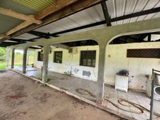 Exceptionnelle Maison a rénover sur une parcelle de 5000 m2 bord de RN1 Macouria