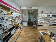 Fonds de commerce à vendre PARFUMERIE INSTITUT DE BEAUTE  REMIRE MONTJOLY (973)