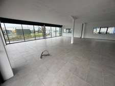 Magnifique surface commerciale de 340 m2 à louer Sortie de Cayenne